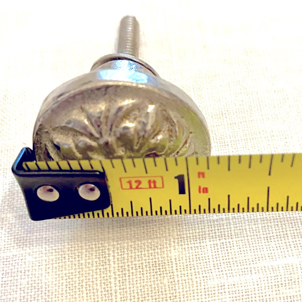 (4) Floral drawer knobs, silver. - Picture 4 of 7